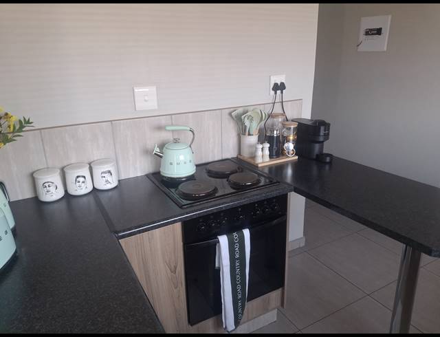 2 BEDROOM FREEHOLD FOR SALE IN DAWN PARK